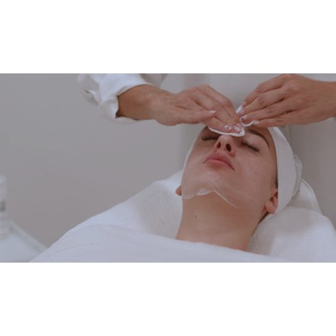 fito.C - AHA Glikolsavas Hámlasztó Kezelés Oktató Videója - Loidl Kata a fito.C oktató kozmetikusa, 14 perc - INGYENES